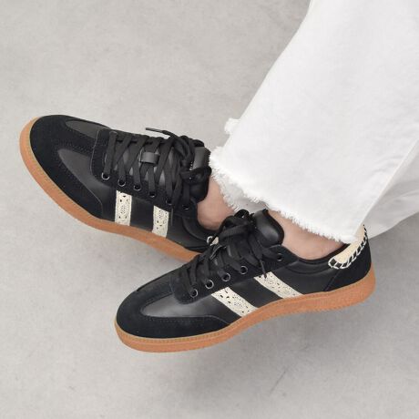 25N81AiύXv܂B[^:755004]NVbNȃtHɁATChɎ{ꂽ2{̃[XANZgƂȂꂽfUCBVvȂꑫłBJbvC\[ŜDݍ݁As̈芴T|[gBԂ̎gpłɂAKȗSn܂BfUCƋ@\˔̃Xj[J[́AgJWAȊOo܂ŁALV[Ŋ􂵂܂BVINCULUMiEBNjƂ̓eŁuJvӖ錾tłBfUCi[At@Ng[AăXj[J[߂ɂȂql̃Xj[J[ ʂĂ̗ǂĂ悤ȃmÂ肪ƂvōuhłBVINCULUMɂ͂uRvƂӖAXj[J[̃V[[XAz܂BVINCULUM͐ꂽfUCƋ@\𕹂 t@bVɊ֐S̍C[WčĂ܂BׂĂ̏iɃtbgxbg𓋍ڂA AEg\[ɂ͌yʂŋȐɗDꂽ[h\[̗pĂ܂B̃Xj[J[ʂĂqlƂ́uJvۂĂ܂悤fUCA @\ʂŐiĂ܂܂BYߒɐLYꍇ܂B܂fނ̓A኱̐FACꂪꍇ܂A͑fނ̓ƂȂ܂BAɑjꍇ܂BBě̓ɂFČꍇ܂ B܂Aql̂gPCj^[X}[gtHʂȂǂ̊ɂFۂ̏iƈČꍇ܂BTCYZ(\L)͂܂ŖڈƂȂ܂B̌`ɂKTCY̌l܂B\߂Bd:240g