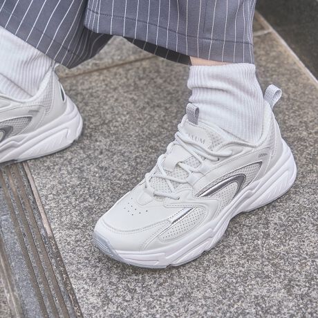 25N81AiύXv܂B[^:755105]ꂽJbvC\[s̈芴߁AԂ̎gpłKۂ܂BTChɃ^bNfނ邱ƂŁA_ŐꂽANZgvX܂BVINCULUMiEBNjƂ̓eŁuJvӖ錾tłBfUCi[At@Ng[AăXj[J[߂ɂȂql̃Xj[J[ ʂĂ̗ǂĂ悤ȃmÂ肪ƂvōuhłBVINCULUMɂ͂uRvƂӖAXj[J[̃V[[XAz܂BVINCULUM͐ꂽfUCƋ@\𕹂 t@bVɊ֐S̍C[WčĂ܂BׂĂ̏iɃtbgxbg𓋍ڂA AEg\[ɂ͌yʂŋȐɗDꂽ[h\[̗pĂ܂B̃Xj[J[ʂĂqlƂ́uJvۂĂ܂悤fUCA @\ʂŐiĂ܂܂BYߒɐLYꍇ܂B܂fނ̓A኱̐FACꂪꍇ܂A͑fނ̓ƂȂ܂BAɑjꍇ܂BBě̓ɂFČꍇ܂ B܂Aql̂gPCj^[X}[gtHʂȂǂ̊ɂFۂ̏iƈČꍇ܂BTCYZ(\L)͂܂ŖڈƂȂ܂B̌`ɂKTCY̌l܂B\߂Bd(Б)F264g