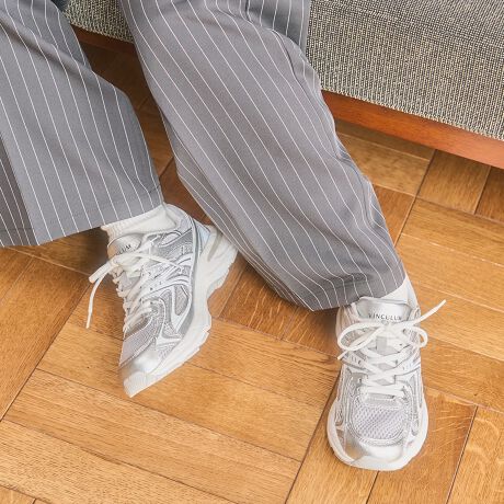 25N81AiύXv܂B[^:755106]yʂƂJbvC\[AsɈ芴ƉK񋟂܂BVvȂꂽfUĆA܂܂ȃV[R[fBl[gɑΉ\B̃ANeBuȃV[JWAȑ܂ŁAL􂷂ꑫłBVINCULUMiEBNjƂ̓eŁuJvӖ錾tłBfUCi[At@Ng[AăXj[J[߂ɂȂql̃Xj[J[ ʂĂ̗ǂĂ悤ȃmÂ肪ƂvōuhłBVINCULUMɂ͂uRvƂӖAXj[J[̃V[[XAz܂BVINCULUM͐ꂽfUCƋ@\𕹂 t@bVɊ֐S̍C[WčĂ܂BׂĂ̏iɃtbgxbg𓋍ڂA AEg\[ɂ͌yʂŋȐɗDꂽ[h\[̗pĂ܂B̃Xj[J[ʂĂqlƂ́uJvۂĂ܂悤fUCA @\ʂŐiĂ܂܂BYߒɐLYꍇ܂B܂fނ̓A኱̐FACꂪꍇ܂A͑fނ̓ƂȂ܂BAɑjꍇ܂BBě̓ɂFČꍇ܂ B܂Aql̂gPCj^[X}[gtHʂȂǂ̊ɂFۂ̏iƈČꍇ܂BTCYZ(\L)͂܂ŖڈƂȂ܂B̌`ɂKTCY̌l܂B\߂Bd(Б)F265g