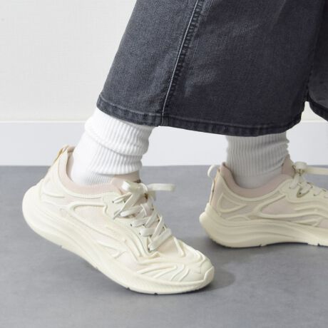 25N81AiύXv܂B[^:755109]킸209Ǒyʐ݌vŁAʋĈbVfނyȗSn񋟁Bɂ͏_炩ȃjbgfނgpAɗDtBbg܂BJbvC\[Ɣ̍tH[\[̗ps̈萫߁AX[YŃGlMbVȕsT|[g܂B~j}ȃfUCƐiIȋZp˔ꑫ́AANeBuȓ킩JWAȑ܂ŕL􂵂܂BVINCULUMiEBNjƂ̓eŁuJvӖ錾tłBfUCi[At@Ng[AăXj[J[߂ɂȂql̃Xj[J[ ʂĂ̗ǂĂ悤ȃmÂ肪ƂvōuhłBVINCULUMɂ͂uRvƂӖAXj[J[̃V[[XAz܂BVINCULUM͐ꂽfUCƋ@\𕹂 t@bVɊ֐S̍C[WčĂ܂BׂĂ̏iɃtbgxbg𓋍ڂA AEg\[ɂ͌yʂŋȐɗDꂽ[h\[̗pĂ܂B̃Xj[J[ʂĂqlƂ́uJvۂĂ܂悤fUCA @\ʂŐiĂ܂܂BYߒɐLYꍇ܂B܂fނ̓A኱̐FACꂪꍇ܂A͑fނ̓ƂȂ܂BAɑjꍇ܂BBě̓ɂFČꍇ܂ B܂Aql̂gPCj^[X}[gtHʂȂǂ̊ɂFۂ̏iƈČꍇ܂BTCYZ(\L)͂܂ŖڈƂȂ܂B̌`ɂKTCY̌l܂B\߂Bd(Б)F197g