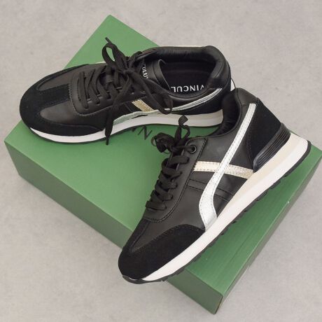 [^:755110]gEɃXG[hfނ炢AiŃNVbNȕ͋CoBɁATChɃ^bNfނ邱ƂŁA_ŐꂽANZgvX܂BՌz͂Ƒϋv2d\̃\[̗pAKȗSn񋟁BāAJbvC\[s̈萫߁AԂ̎gpłɂ݌vłByVINCULUM^EBNzVINCULUMiEBNjƂ̓eŁuJvӖ錾tłBfUCi[At@Ng[AăXj[J[߂ɂȂql̃Xj[J[ʂĂ̗ǂĂ悤ȃmÂ肪ƂvōuhłBVINCULUMɂ͂uRvƂӖAXj[J[̃V[[XAz܂BVINCULUM͐ꂽfUCƋ@\𕹂t@bVɊ֐S̍C[WčĂ܂BׂĂ̏iɃtbgxbg𓋍ڂAAEg\[ɂ͌yʂŋȐɗDꂽ[h\[̗pĂ܂B̃Xj[J[ʂĂqlƂ́uJvۂĂ܂悤fUCA@\ʂŐiĂ܂܂BYߒɐLYꍇ܂B܂fނ̓A኱̐FACꂪꍇ܂A͑fނ̓ƂȂ܂B\߂BAɑjꍇ܂BBě̓ɂFČꍇ܂ B܂Aql̂gPCj^[X}[gtHʂȂǂ̊ɂFۂ̏iƈČꍇ܂BTCYZ(\L)͂܂ŖڈƂȂ܂d:227g