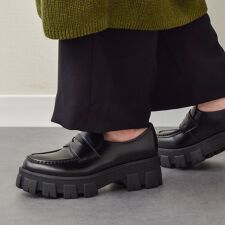 ラウンドアバウト(Round About)の25秋冬新作◆Round About◆5.5cmヒール◆ラギットソールローファー