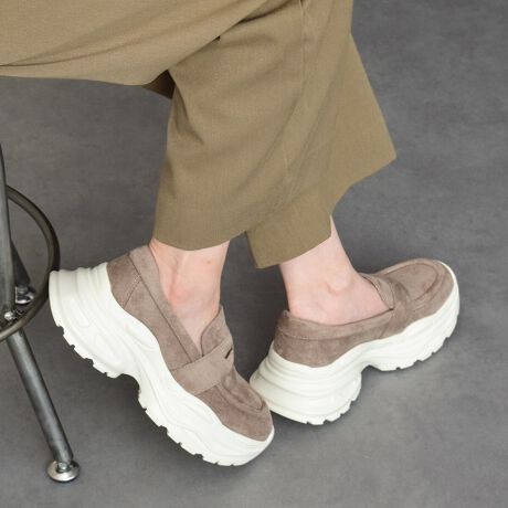 [^:451605]I[ZeBbNȃRC[t@[̃Abp[Ɍyʃ{[\[gݍ킹X^CAbvʂҏoȃfUCBNbV̂悢~s̏ՌyĂ܂BAbp[ނɝHAAbp[ނƃCjOނ̊ԂɖhtBADڂɎ~e[vA{̐ڒɖĥ{VCSzȓɂ₷V[YXȐJpV[YłBH͉ivIȂ̂ł͂܂BDړA@̌ԂׁAShł͂܂B܂߂ɖhXv[邱Ƃ߂܂ByRound About^EhAoEgzrelaxL[[hɁANbVAȐA Sn̂悳ǋ RtH[gV[YĂ܂BATTENTIONEYߒɐ鑽̃LYVꍇ܂B܂fނ̓A኱̐FCꂪꍇ܂Apɂ͖育܂BEAɑjꍇ܂iɉe͂܂BEBě̓ɂFČꍇ܂ B܂Aql̂gPCj^[X}[gtHʂȂǂ̊ɂFۂ̏iƈČꍇ܂BETCYZ(\L)͂܂ŖڈƂȂ܂B̌`ɂKTCY̌l܂Bd:261g