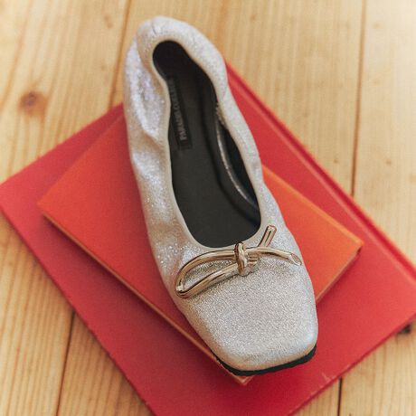 [^:351503]^{ۓIȃXNGAgEoGV[YupfBN[voꂵ܂BVvȃfUCȂ̂ŁAIIt킸fC[głꑫB̓SdlŃtBbgA\[͌yʂŃNbVɗDꂽEVAfނ̗pĂ܂ByPARADIS COULEUR^pfBN[zhl̏̉炵hɂAfUCłȂfނtHɂ炵ǋyupfBN[vBo܂BATTENTIONEVRfނgpĂꍇAL̂ɂ\܂Asǂł͂܂BCɂȂꍇ͕ʂ̗ǂꏊɒuĂƌy邩Ǝv܂̂łBEv̕\ʂ̓LYt₷ׁA舵ɂ͏\ɂӂBJȂǂŔGꂽꍇAFڂ肷ꍇ܂B܂v̕iێ̂߁AȂׂG炳Ȃ悤ӉBEYߒɐ鑽̃LYVꍇ܂B܂fނ̓A኱̐FCꂪꍇ܂Apɂ͖育܂BEAɑjꍇ܂iɉe͂܂BEBě̓ɂFČꍇ܂ B܂Aql̂gPCj^[X}[gtHʂȂǂ̊ɂFۂ̏iƈČꍇ܂BETCYZ(\L)͂܂ŖڈƂȂ܂B̌`ɂKTCY̌l܂Bd:144g