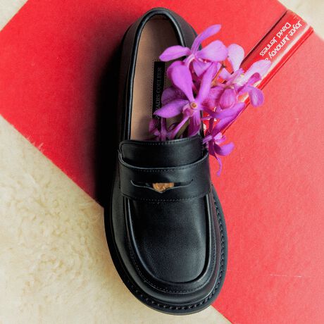 [^:351632]{̌`ɋ߂Iu[NgE̗pyj[[t@[́AƂSnłBVvȃfUCŃfC[Ɋ􂵂ĂꑫBAbp[ɂ͝H{A}ȈVɂΉ\łByʂŃNbVɗDꂽEVAfނƑϖՁAObv͂ɗDꂽo[fނgݍ킹h[h\[̗pĂ܂B\[̃o[ɂ͒ቷ̊ōdXpCNIȌʂ𔭊ꃉo[iΐFjzAXł̃Obv͂߂Ă܂BH͉ivIȂ̂ł͂܂BDړA@̌Ԃ芮Shł͂ȂׁA܂߂ɖhXv[邱Ƃ߂܂ByPARADIS COULEUR^pfBN[zhl̏̉炵hɂAfUCłȂfނtHɂ炵ǋyupfBN[vBo܂BATTENTIONEVRfނgpĂꍇAL̂ɂ\܂Asǂł͂܂BCɂȂꍇ͕ʂ̗ǂꏊɒuĂƌy邩Ǝv܂̂łBEv̕\ʂ̓LYt₷ׁA舵ɂ͏\ɂӂBJȂǂŔGꂽꍇAFڂ肷ꍇ܂B܂v̕iێ̂߁AȂׂG炳Ȃ悤ӉBEYߒɐ鑽̃LYVꍇ܂B܂fނ̓A኱̐FCꂪꍇ܂Apɂ͖育܂BEAɑjꍇ܂iɉe͂܂BEBě̓ɂFČꍇ܂ B܂Aql̂gPCj^[X}[gtHʂȂǂ̊ɂFۂ̏iƈČꍇ܂BETCYZ(\L)͂܂ŖڈƂȂ܂B̌`ɂKTCY̌l܂Bd:289g