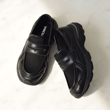 [^:755112]Xj[J[̂悤ȌyȗSnVINCULUM̃[t@[BAbp[ɂ͒ʋCɗDꂽbVfނgpAHɂyJ≘ɂdlɂȂĂ܂B~ɂ͑̌`ɂtBbgJbvC\[̗pAs̈芴Ɣɂ𗼗܂BAEg\[̓NbVɗDꂽXj[J[\[\ŁAɂSBrWlXJWA܂ŁALV[Ŋ􂷂@\h[t@[łBH͉ivIȂ̂ł͂܂ByVINCULUM^EBNzVINCULUMiEBNjƂ̓eŁuJvӖ錾tłBfUCi[At@Ng[AăXj[J[߂ɂȂql̃Xj[J[ʂĂ̗ǂĂ悤ȃmÂ肪ƂvōuhłBVINCULUMɂ͂uRvƂӖAXj[J[̃V[[XAz܂BVINCULUM͐ꂽfUCƋ@\𕹂t@bVɊ֐S̍C[WčĂ܂BׂĂ̏iɃtbgxbg𓋍ڂAAEg\[ɂ͌yʂŋȐɗDꂽ[h\[̗pĂ܂B̃Xj[J[ʂĂqlƂ́uJvۂĂ܂悤fUCA@\ʂŐiĂ܂܂BATTENTIONEYߒɐ鑽̃LYVꍇ܂B܂fނ̓A኱̐FCꂪꍇ܂Apɂ͖育܂BEAɑjꍇ܂iɉe͂܂BEBě̓ɂFČꍇ܂ B܂Aql̂gPCj^[X}[gtHʂȂǂ̊ɂFۂ̏iƈČꍇ܂BETCYZ(\L)͂܂ŖڈƂȂ܂B̌`ɂKTCY̌l܂Bd:236g