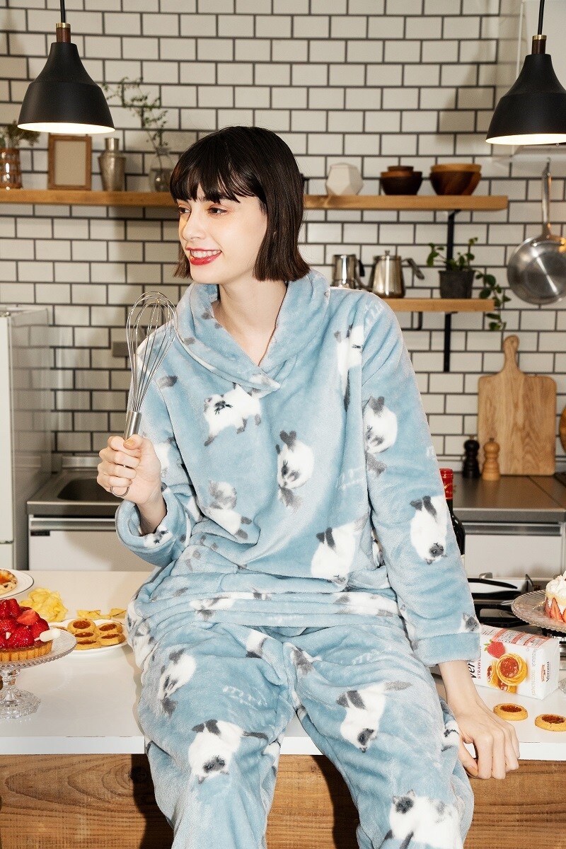 新品Narueナルエー猫柄ルームウェアM-Lフリースボアガウンコート 上着