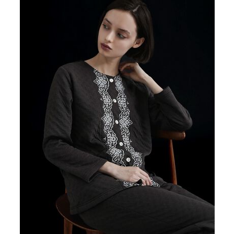 [^:25-71424]iʁjȎŕ҂ݏグɗDfށuȐڌvQ̐n̊Ԃɖȁi킽jAʏ̐ڌfނgłB\͖Ȃƃ|GXe邱ƂŌyA^ꂵɂ_炩ȑfނłBuhH[iboudoirjƂ́AtXŁuMwl̎vӖB̎Ԃyނ߂̃vCx[gȋԂŵŁAhJǏȂǂ̎yނ߂́uʂȕvƂĈĂ܂BuhH[̋Ԃ́Ǎ痣Agƌ߂̑؂ȏꏊBȃC[W\܂Btgɂ̓NXXeb`ŕ`_ȉԂ̎hJBFŎhJ邱ƂŏdvXA܂pbƖ邭؂₩Ɍ悤ɂ܂BhJ͏傫߂̌Ԃdlɂ邱ƂŁAhJɐG邱ƂCɂpĂ܂BVvȌ`炱hJfꒅɂȂĂ܂Bpcɂ͕֗ȃ|PbgACĂ킢EGXg{tłB