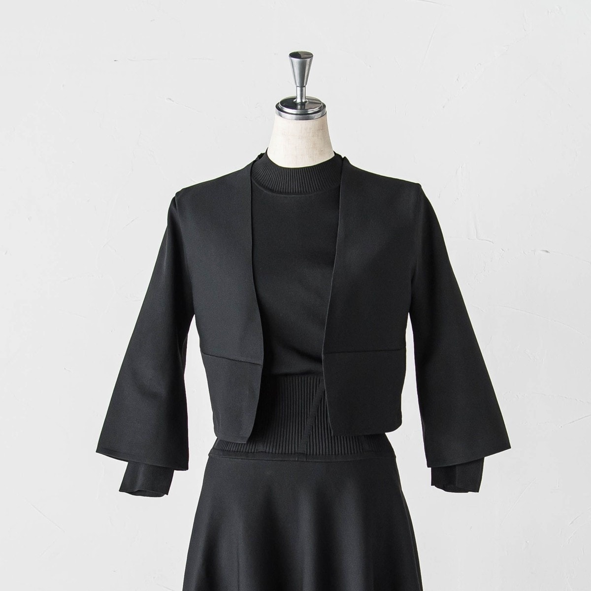 美品*スピックアンドスパン*定番リネンライク ノーカラージャケット*ブラック38 美品*スピックアンドスパン*定番リネンライク ノーカラー