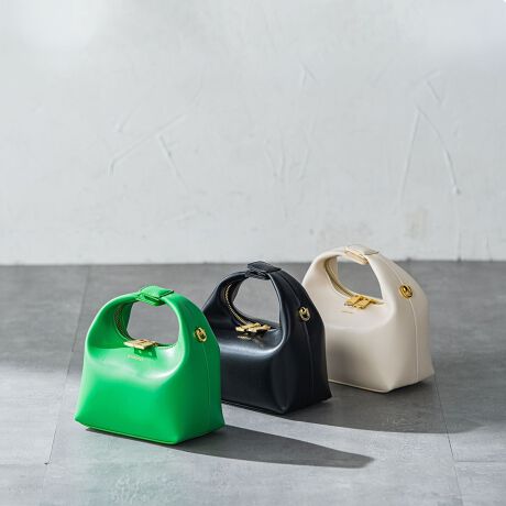 [^ԁF3103-51700]SINBONO / V{m Vienna Top Handle Crossbody BagRƂz[{[^̃tH炵ۂ^Ă2WAYobOBƓ̕یD悵A\ȑfނgpBnhobOA`F[XgbvtςăV_[BAG2WAYŎĝŁAX^CÕANZgɂ߁BySINBONO / V{mz2020NɃj[[NŒnAJlfUCi[BarryɂݗꂽBPETAF؂󂯂ĂSINBOMÕB[KERNVcruelty-freefނpĂAuh̃VOl`[ACe̓TCNybg{g⃊SR̔pėpAbvEU[ɑ\t[cU[gB[KACeBgɂĔAʓIɂ悢炵ĂACe񋟂B[J[iԁF2T06-8