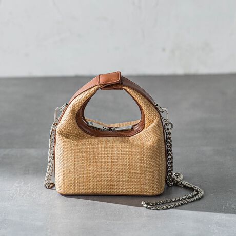 [^ԁF3103-51711]SINBONO / V{m Vienna Top Handle Crossbody BagRƂz[{[^̃tH炵ۂ^Ă2WAYobOBƓ̕یD悵A\ȑfނgpBnhobOA`F[XgbvtςăV_[BAG2WAYŎĝŁAX^CÕANZgɂ߁BySINBONO / V{mz2020NɃj[[NŒnAJlfUCi[BarryɂݗꂽBPETAF؂󂯂ĂSINBOMÕB[KERNVcruelty-freefނpĂAuh̃VOl`[ACe̓TCNybg{g⃊SR̔pėpAbvEU[ɑ\t[cU[gB[KACeBgɂĔAʓIɂ悢炵ĂACe񋟂B[J[iԁF2T06-8֘A[hF̓ Mtg