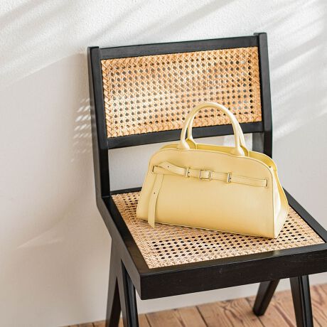 [^ԁF3103-51036]COW-leather belted landscape BAG3@-1764-42025@ SPRING@&      SUMMER    collection@viȃuKbeBVGbgȉ^CṽobOV[Yڂ̃xgpfBe[X^CłV_[XgbvtzZstory.yXg[[zsIȏC[WAg[gobO⃊bNA{XgobOiȑlJWAɏ؁BVvȂ瑼ɂ͂ȂfBeB[͂̓{uh