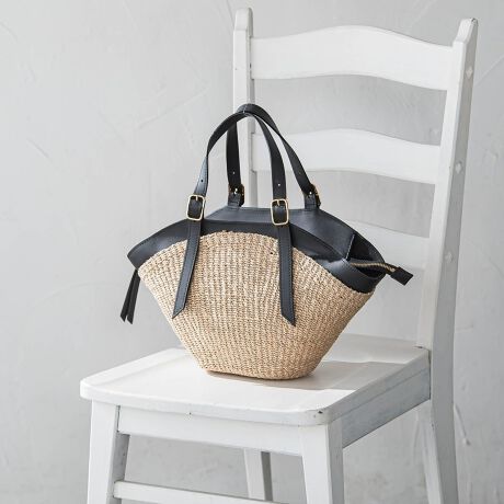 [^ԁF3103-52015]SIZE : W.40 x H.21 x D.12 (cm)MATERIALFAoJ x v (Italian leather)MADE IN PHILIPPINESM`̃AoJ{fBɃU[g|CgɂȂg[gobOBzȂǐg̉̕[łA̓t@Xi[^CvȂ̂ŁASĂg܂B[idl]t@Xi[JFI[v|PbgxPEt@Xi[|PbgxPdF563g舵ɂẮAiɂĂi\łmFBg̒[ɂAEFۂ̏iƈقȂČꍇ܂Bi̐F͏iP̂ŎBe摜QƂB֘A[hF̓ Mtg