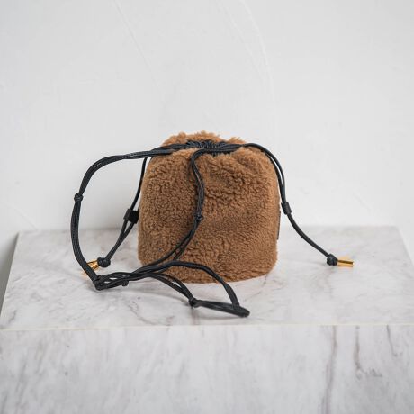 [^ԁF3103-55715]vXŃV[Y[h߂Ă~jV_[obO B_炩ȎG˔{Afނ́BRƂ~jTCYL[gŁAANZoŃR[fBl[głBfC[̕Ki[łAop[eB܂œiB|Pbg :1yVIOLAdfOROziBIh[jBIh[ɂ́AƂɈN؂ɈAĎ̃X^ĈɌłȂAȑ݂łė~Ƃ肢߂Ă܂B㎿ȑfނŃgfBViȒɂ{̃GbZXDfUCłBi^OɋLڂꂽTCY̓k[hTCYłBۂ̏ĩTCY͏i̎mFB摜̏i̓TvƂȂ܂̂Ŏۂ̏iƎdlAHATCY኱قȂꍇ܂Bql̃j^[ɂۂ̂FƑقȂꍇ܂BBe󋵂̓ɂAFقȂČꍇ܂B֘A[hFLAUTREAMONT [gA fB[X ꂢ߃JWA lJWA i` ꂢ LC i 