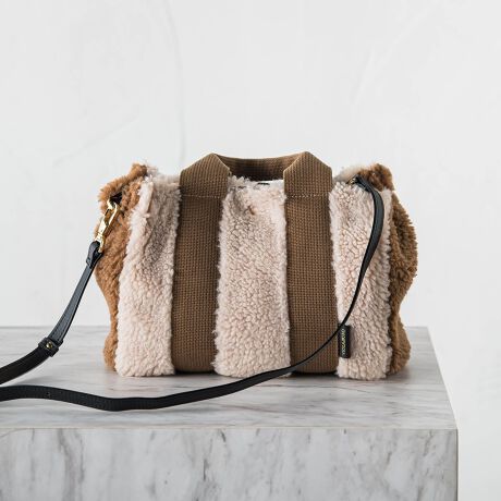 [^ԁF3103-57740]ƂJWAȕ͋C͂̃[g^CṽGRt@[̃g[gobOBz500ml̃ybg{gȂǂ[łAV_[XgbvtȂ̂Ŏ΂߂\łB[idl]}OlbgJFI[v|Pbgx1tFV_[XgbvEdF430g(V_[Xgbvt)yVIOLAdfOROziBIh[jBIh[ɂ́AƂɈN؂ɈAĎ̃X^ĈɌłȂAȑ݂łė~Ƃ肢߂Ă܂B㎿ȑfނŃgfBViȒɂ{̃GbZXDfUCłBi^OɋLڂꂽTCY̓k[hTCYłBۂ̏ĩTCY͏i̎mFB摜̏i̓TvƂȂ܂̂Ŏۂ̏iƎdlAHATCY኱قȂꍇ܂Bql̃j^[ɂۂ̂FƑقȂꍇ܂BBe󋵂̓ɂAFقȂČꍇ܂B֘A[hFLAUTREAMONT [gA fB[X ꂢ߃JWA lJWA i` ꂢ LC i