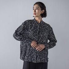 幾何ドット柄ブリントブラウス≪洗濯機で洗える≫