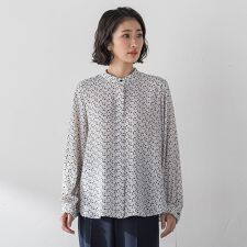 ジオメトリック柄ブラウス