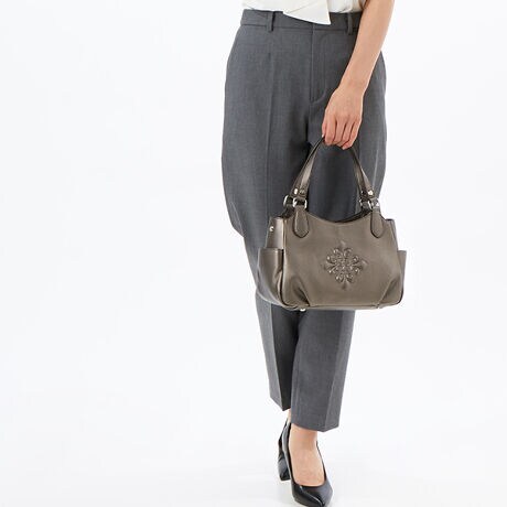 [^:PXLHDFH2]_炩VNfނɃ[ACRG{XHŎ{܂BꕔɃ^bN񂹂邱Ƃő̂ɃtBbg₷`Ɏdグ܂BO\ȃV_[tŃfC[ɂg܂B