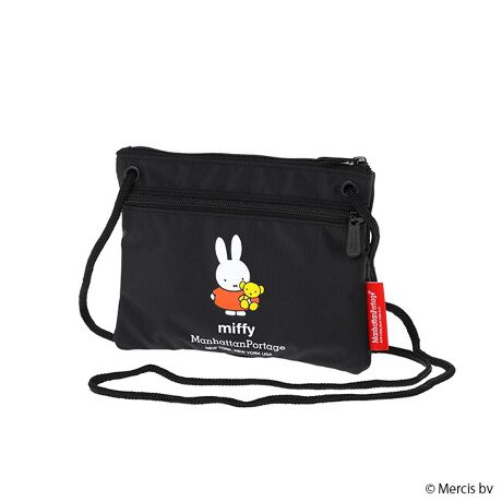[^:DZPMF70]I_ŒaAE̐lXɈĂ~btB[Ƃ̃R{[VRNVB2025NɃ~btB[a70N}A2eoꂢ܂BManhattan Portage̒ԃubN{fBɁhu[iJ[hN₩ɉfA|CgłƂĂڂfUCłBEubÑ{fBɁgu[iJ[h̃~btB[vgŎ{AVvłȂڂfUCECt@ubNɂ420D Nylon̗pEX}[gȔ}`fUCE2̃Rp[ggō\Aނ𕪂ȂYɎ[\EV_[XgbvF120cmE\|PbgF1E|PbgF0Eʌ菤ȉi̔̔E͓{Ɍ肳Ă܂BThese products are sold and delivered only within Japan.Illustrations Dick Brunacopyright Mercis bv, 1953-2025www.miffy.com