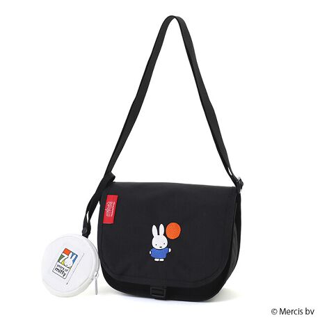 [^:MP1426BPMF70]I_ŒaAE̐lXɈĂ~btB[Ƃ̃R{[VRNVB2025NɃ~btB[a70N}A2eoꂢ܂BManhattan Portage̒ԃubN{fBɁhu[iJ[hN₩ɉfA|CgłƂĂڂfUCłB70NSz|[`tAߖڂɂӂ킵XyVȊɂȂĂ܂BEubÑ{fBɁgu[iJ[h̃~btB[hJ{AVvłȂڂfUCE~btB[̊G{̐Eʂꂽgu[iJ[hŃfUCꂽ70NSECt@ubNɂ̓Cg500D CORDURA Classic Fabric̗pEV_[Xgbvɂ͏_炩iCe[v̗pEZLeBʂňSȃobNƃWbp[̃_uJEtgɃWbp[|PbgAwʂɃI[v|PbgzuE500mlybg{g[\E\|PbgF2E|PbgF0E~btB[70Nxt|[`tEʌ菤ȉi̔̔E͓{Ɍ肳Ă܂BThese products are sold and delivered only within Japan.Illustrations Dick Brunacopyright Mercis bv, 1953-2025www.miffy.com