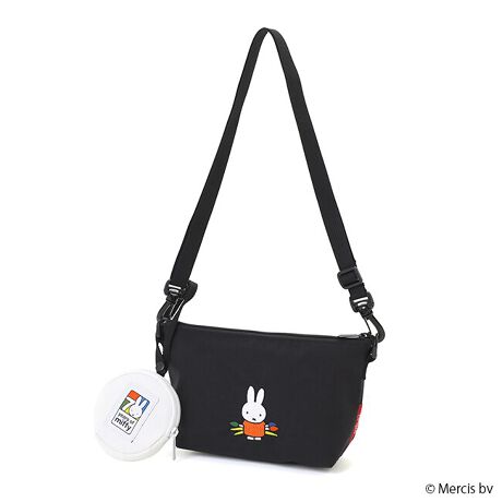 [^:MP6020MF70]I_ŒaAE̐lXɈĂ~btB[Ƃ̃R{[VRNVB2025NɃ~btB[a70N}A2eoꂢ܂BManhattan Portage̒ԃubN{fBɁhu[iJ[hN₩ɉfA|CgłƂĂڂfUCłB70NSz|[`tAߖڂɂӂ킵XyVȊɂȂĂ܂BEubÑ{fBɁgu[iJ[h̃~btB[hJ{AVvłȂڂfUCE~btB[̊G{̐Eʂꂽgu[iJ[hŃfUCꂽ70NSECt@ubNɂ̓Cg500D CORDURA Classic Fabric̗pEV_[Xgbvɂ͏_炩iCe[v̗pEC[Xy[Xɂ̓Wbp[|PbgtEV_[Xgbv͎O\ŁA|[`ƂĂg2waydlEz500mlybg{g[\EV_[XgbvF75cm-135cmE\|PbgF0E|PbgF1E~btB[70Nxt|[`tEʌ菤ȉi̔̔E͓{Ɍ肳Ă܂BThese products are sold and delivered only within Japan.Illustrations Dick Bruna<br>copyright Mercis bv, 1953-2025www.miffy.com