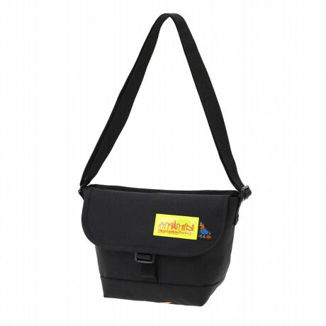 [^:MP1603BPDLVLTMP]j[[NJ`[̃GbZXÏkAManhattan PortageTM paintɂ鏉̃R{[VBAJeCXgȃ|bvOtBbNŐlC̃A[eBXgETM paintAManhattan Portage̒ԁuNYC PrintvV[Y_ɃAWB`낵̃A[g[NgpXyVȃRNVa܂BE{g̃A[g[Ñ͍R{[V̂߂ɕ`낵IWifUCETM paintƎ̃ACRjbNLN^[_CJbgxŃuhx̉ɔzuEh@\𓋍ڂiɎ{Yellowx̓tN^[dlECjOɂ͖hɗDĂ}bgȎPVCH{iCfނ̗pEC[Xy[XɎd؂|PbgƃWbp[|PbgEwʂɃWbp[|PbgEobNJE500mlybg{g[\EV_[XgbvF71-135cmE\|PbgF1E|PbgF2Eʌ菤iE̊̂߂ɃfUCꂽ`낵OtBbNvgIWiVbp[tiTCYF59cm~42cm~}`18cmjVbp[͐܂񂾏ԂŔ܂