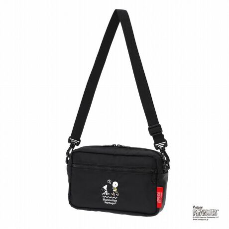 [^:MP1404L2PNS25]̐lX𖣗uPEANUTSvƂ̃R{[VRNVNoBł̓`[[EuEƃXk[s[2VbgSfUCɍ̗pAobO̊OƓŃXg[[WJNGCeBuȎdオƂȂĂ܂BCA[gƃuhS̊Ԃɂ́A`[[EuEےuWOUO͗lv肰ȂzuBɃ{fB̈ꕔɃR~bÑZtzẢɃXk[s[̑Ճ`[tYVѐSfUC|CgłBE`[[EuEƃXk[s[2Vbg̗pEobO̊OƓŃXg[[WJ邱܂łɂȂfUCEbZ[WƈꏏɓYXk[s[̑Ճ`[thJŕ\EȂ߂炩ō̂iCcCfނ̗pEC[͕֗ȃ_uWbvJEtgɃWbp[|PbgAC[Xy[Xɂ̓I[v|PbgtEO\ȃV_[XgbvEV_[Xgbvɂ͏_炩iCe[v̗pE500mlybg{g[\EV_[XgbvF80cm-143cmEV_[XgbvF2.5cmE\|PbgF1E|PbgF1