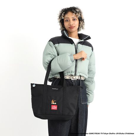 [^:MP1336ZPKMN25]u|PvtB[`[RNV̑2e[X܂Bł̓sJ`EEC[uCEQK[ɉAwPokemon LEGENDS Z-Ax̖`̎n܂Ƀp[gi[ƂȂ|PA`R[^E|JuEjmRoBɃX^[{[^X[p[{[^̃`[ANZgƂȂAVѐSvXĂ܂BEpb`|Pbgяo悤ȃC[uChJŎ{ꂽVѐSڂ̃fUCEWbp[ɂ̓X[p[{[fUC̃VR`[tEuh`1000D CORDURAiC̗pEC[̓Wbp[JEOʂƔwʂɌv6ӏ̃I[v|PbgE^hAhɗDꂽPVC{g̓ɍ̗pEA4TCY[\EnhSF56cmE\|PbgF6E|PbgF1Eʌ菤i