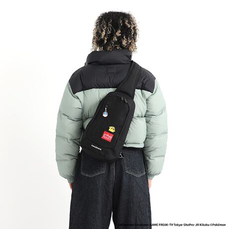 [^:MP1927PKMN25]u|PvtB[`[RNV̑2e[X܂Bł̓sJ`EEC[uCEQK[ɉAwPokemon LEGENDS Z-Ax̖`̎n܂Ƀp[gi[ƂȂ|PA`R[^E|JuEjmRoBɃX^[{[^X[p[{[^̃`[ANZgƂȂAVѐSvXĂ܂BEpb`|Pbgяo悤ȃsJ`EhJŎ{ꂽVѐSڂ̃fUCEWbp[ɂ̓X[p[{[fUC̃VR`[tEuh`1000D CORDURAiC̗pEJɂ͐H̐NyĂRV[t@Xi[̗pEʋCɗDÂɃtBbg郁bVnV_[Ɣwʂɍ̗pEV_[Xgbv͗ߋ̈ʒutւāAEǂ̌łp\EC[Xy[Xɂ͎d؂|PbgtEV_[XgbvF60cm-105cmE\|PbgF1E|PbgF1Eʌ菤i