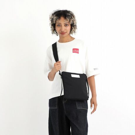 [^:MP2499PPP]Manhattan Portage̐Vȋn؂JRNVuSheenvҖ]̃j[foB}bgłȂ߂炩Ȏ͂̃|vn̗pAnɂ͒ȂނƂłӂƂ{[oBiȃU[x̃uhSl̃X^CĂ܂BE㎿ȃU[xɃuhSG{XHAꂽl͋̕CoECt@ubNɂ̓}bgłȂ߂炩Ȏ̝H{|v̗pEn̗ɒȂ\A{[̂VGbgoE}`̃V_[obOEC[Xy[X̓Wbp[JEwʂɃWbp[|PbgAC[Xy[Xɂ͎d؂|PbgzEV_[XgbvF90cm-140cmEV_[XgbvF5cmE\|PbgF1E|PbgF1