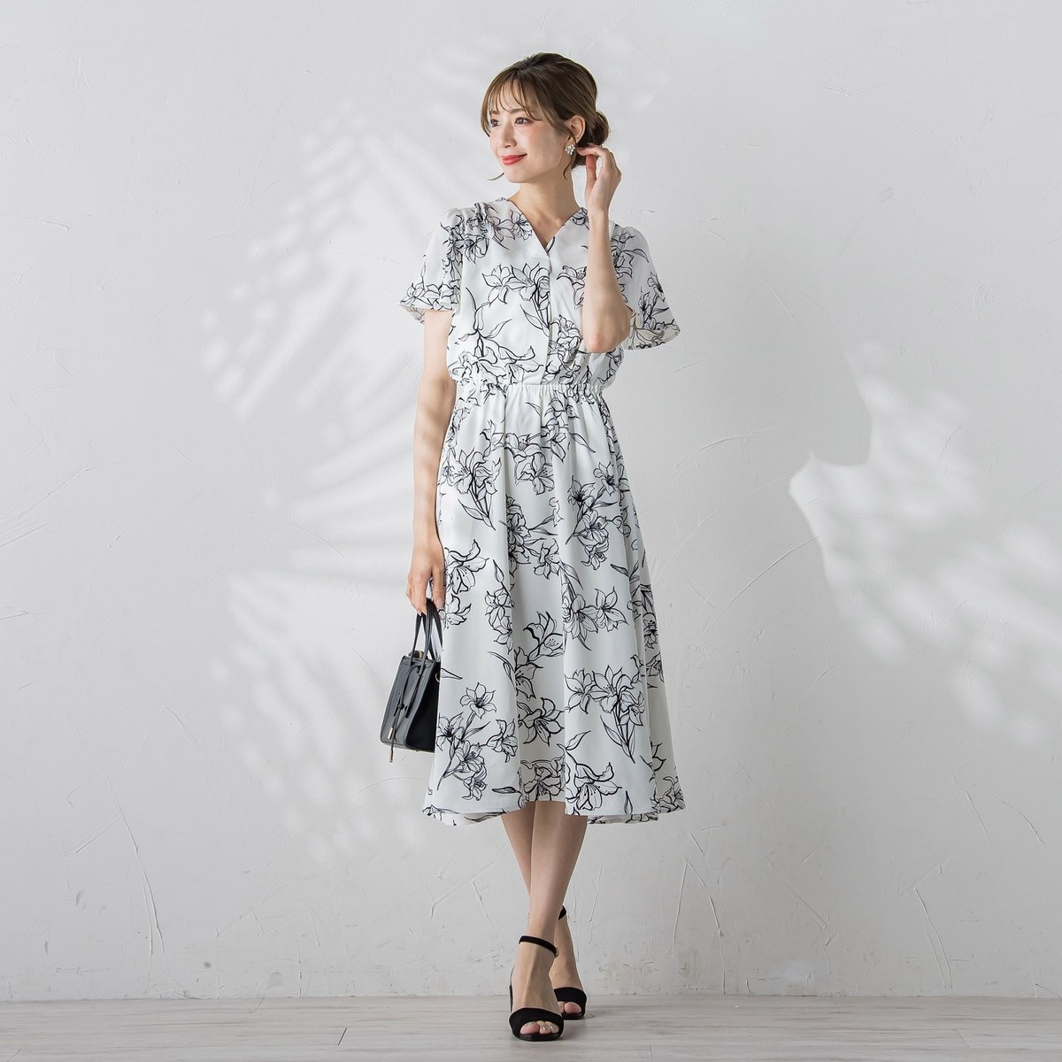 アナイ ♪モノトーンフラワープリントＶネックワンピース アナイ 完売♪モノトーンフラワープリントVネックワンピース