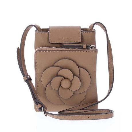 [^ԁF189473]{̂Ɠfނō傫ȃJA|Cg̃V[YłB_炩Sn̂悢fނŁAIIt킸􂷂邱ƊԈႢȂłB{̂ɂ͈ꕔDāAiŜɃnhNtĝ悤ȉ݂o悤fUC܂BɉBG{XĂ܂Byi@zF : c:18C :13C }`:3C V_[:104-124.5yfށzvy[J[TCY@()zF : :13cmC }`:3cmC V_[Xgbv̒:104-124.5cm