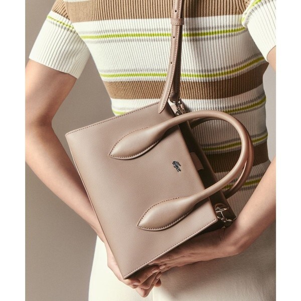 新品 LACOSTE マヘキ レザーショルダーバッグ 三日月型 モノグラム