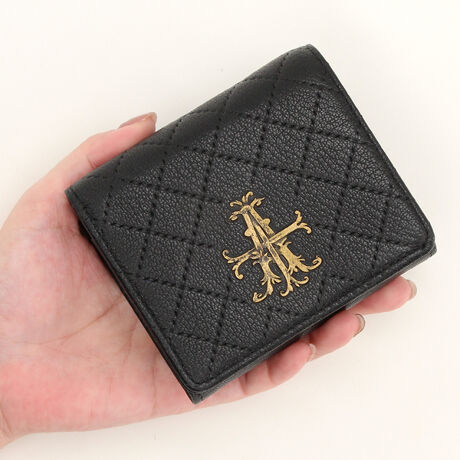 [^:230301]AɃLeBOXeb`|Ă邩̂悤ȃG{XƎƂŉANX{AZsBȂł͂̃NVJȃsP[WV[YB\͌yďvŌ^ꂵɂĂRrviS[gU[jA͗c̋vgpBLɊJWbp[ŏoꂪyȏKB|CgJ[hՂ傫J|PbgB̂ЂTCYȂADAKAJ[h[ł܂B