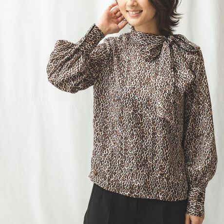 ☆ナラカミーチェ ヒョウ柄とフラワープリントのブラウス 揺るぎなく 