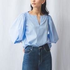 ナラカミーチェ(NARACAMICIE)の細ストライプキーネック七分袖ブラウス