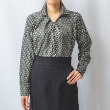 フラワーツイルフロントタック衿付きブラウス