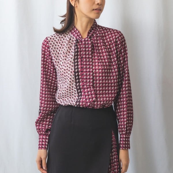 NARACAMICIE】幾何パネルプリントストールタイブラウス | ナラ