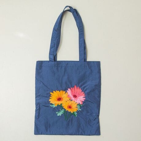 [^ԁF51-51-65-070]hイŕ\ꂽԁX⓮R[fBl[g̃ANZgɂȂg[gobOBnɂ͌򊴂̂ŁAJWA₫ꂢ߂ȃX^COɂł܂Bނ𐮗ł|PbgtBA4TCY傫ɂȂĂ邽߁Aނ̎^тɂ֗łBfC[[X◷s̃TuobOƂĂ􂵂Ă܂B