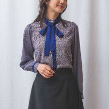 【NARACAMICIE】幾何柄サテンボウタイ付長袖ブラウス