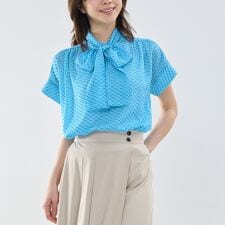【NARACAMICIE】幾何柄ジョーゼットボウタイ半袖ブラウス