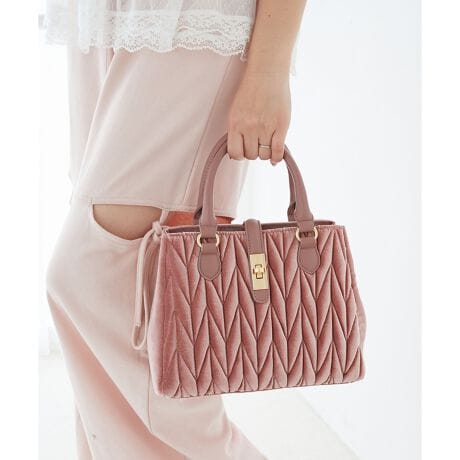 [^ԁF1040128900]ǂȃeCXgɂV[YɂV[ɂn}IG̃obOfUC̊̂LeBOƁAꂢ߂ȃnh̃|CgBЖʂ̓LeBOȂ̃Vvȕ\ʊŎՂƓʂ̕\y߂܂B}`ՂŌڈȏ̎[͂A̎d؂|PbgȂǎgɂĂ܂B߉\ȃV_[XgbvtĂ܂Ƀ[eBeBvC[BTCYԂ߂Ałă}`[͂̂▭ȃTCYŕigɃsb^R[fBlCgɂ肰ȂXpCX悢TCYłõeVUPɖ𗧂܂BzERX|[`EX}zE߂̃ybg{g܂B(ڍ׉摜Q)d540gV_[XgbvF62`110.5cmX^COtF~jȃs[XX^Cɂ肰ȂĂoR[fBlCg̊Ijbg{fjȂǂ̃JWAȃR[fBlCgɂƏ炵vXIXXłBV_[XgbvāA΂ߊ|łĂ̂ŃR[fBlCgɂĈۂς̂|CgBîCɓo^ ēגʒm̂킸AȃvCX_Ȅ󂯎邱Ƃł܂BЂo^1037128900 NVJXNGAnhobOƓ^AiԈႢ̏iƂȂĂ܂BTvł̎BëׁAiƎdlقȂꍇ܂Bi̐F́ABeꏊ̂ȂǂɂFČꍇ܂B܂Aql̂g̃j^[ȂǂɂFقȂČꍇ܂B\߂̏ゲBx_[Ec^sNE{h[WEBFƂȂ܂B