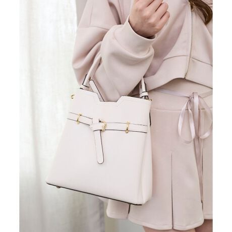 [^ԁF1057125303]RƂtH킢2WAYV_[obOfUCxg񂾃fUCiȈۂ^Ă~jobOB3p[gɕĂāAz|[`Ȃǂ̉וȂ玝܂Bڈȏ̎[͂Ȃ̂ŁAׂוɂ҂łBt̃V_[xgŌ|΂ߊ|ɂ邱Ƃł2WAYdlBnʂɒꂪȂ悤ɒɂtĂ܂BTCY500ml̃ybg{gEzE|[`EX}zĂ܂]T聝igɂ҂Ȏ[͂łBV_[XgbvF98`115.5cmX^COVvŏiȂ̂ŃItBX`oEf[g܂ŗlXȃV[Ŋ􂵂Ă܂BîCɓo^ ēגʒm̂킸AȃvCX_Ȅ󂯎邱Ƃł܂BЂo^Tvł̎BëׁAiƎdlقȂꍇ܂Bi̐F́ABeꏊ̂ȂǂɂFČꍇ܂B܂Aql̂g̃j^[ȂǂɂFقȂČꍇ܂B\߂̏ゲB