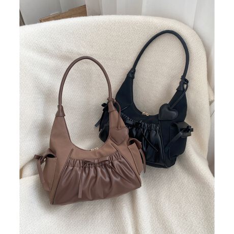 [^ԁF1057125301]yTGCpizgh郁j[|PbgobOfUCgh̉obOɃJ[uVGbgƃMU[fUCE{ďqUPBՂ肵n[g̃`[|CgłBMU[|Pbg̓MU[ɐLkו̏oyXّfނ̑gݍ킹ԈႢȂ̃obOłBTCY500ml̃ybg{gۂ傫Bɂ܂ݎPAzA|[`Ȃǌڈȏ̑eʁB|Pbgɂ̓bv⃏CXCzȂǏ[[X^COJWAR[fɂ͂t̃~jXJ[gȂǊÂ߃X^CO߂ĂfUCłBîCɓo^ ēגʒm̂킸AȃvCX_Ȅ󂯎邱Ƃł܂BЂo^Tvł̎BëׁAiƎdlقȂꍇ܂Bi̐F́ABeꏊ̂ȂǂɂFČꍇ܂B܂Aql̂g̃j^[ȂǂɂFقȂČꍇ܂B\߂̏ゲB