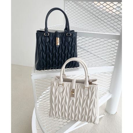 [^ԁF1057128912]lCobOTCYAbvēoILeBO2WAYobOfUCD]LeBOobOATCY傫ăAbvf[gB̎dl͂̂܂܂łRɎd؂ĂA^񒆂̓t@Xi[tŒgȂ̂S̊̂Xeb`ƏiȃS[hoAVvȂ瑶݊̂fUCɎdグ܂Bnh͂ƂŁAƊʋ΂₨oɂ҂łBTCY]f(1040128900 NVJXNGAnhobO)ЂƂ܂傫ȂA[͂AbvBz|[`A^ubg500mlybg{gTCYŁAɕ֗ɂȂ܂BוłSĎĂp̍͂łBV_[XgbvF65`116.5cmd670gX^COVvȃfUCȂ̂ō킹镞I΂Aꂢ߂JWA܂ŕLBWPbgR[gX^Cɂ͏ivXAjbgfjɂ͑lۂ^Ă閜\obOłBîCɓo^Fēגʒm̂킸AȃvCX_Ȅ󂯎邱Ƃł܂BЂo^Tvł̎BëׁAiƎdlقȂꍇ܂Bi̐F́ABeꏊ̂ȂǂɂFČꍇ܂B܂Aql̂g̃j^[ȂǂɂFقȂČꍇ܂B\߂̏ゲB̏iWEB̔iƂȂĂ܂B