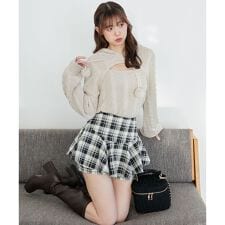 ポンポン付きフードケーブルニット