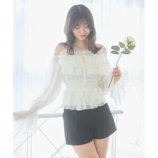 チェーン付きシアーフリルブラウス