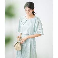 アー・ヴェ・ヴェ(a.v.v)のリーフレーススリーブトップス