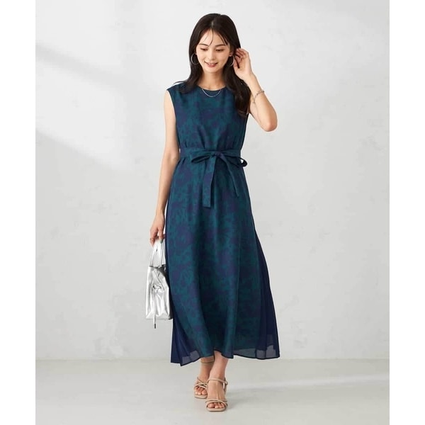 【美品】a.v.v アーヴェヴェ　パーティードレス　結婚式　黒　Mサイズ a.v.v（アー・ヴェ・ヴェ）のワンピース・ドレス｜おすすめから