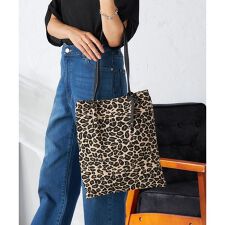 アー・ヴェ・ヴェ(a.v.v)のフラップアニマルA4トート